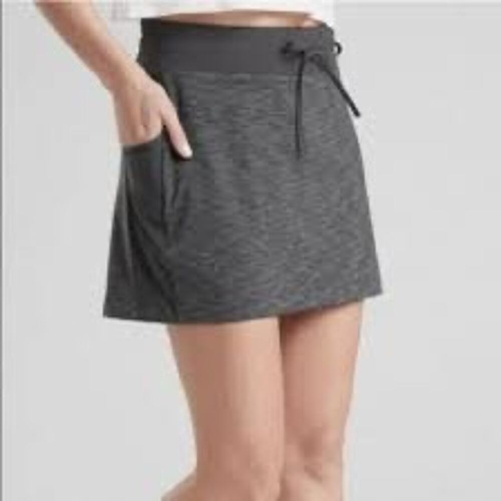 Athleta Women's Gray Excursion Hybrid Skort Skirt Size M Activewear Pockets